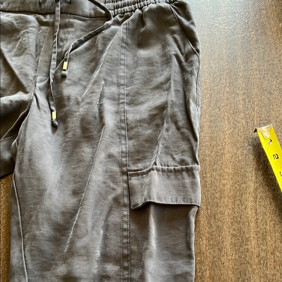 Old Navy women’s Grey Bottoms - Picture 6 of 10